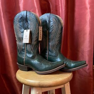 NWT ARIAT Boots!